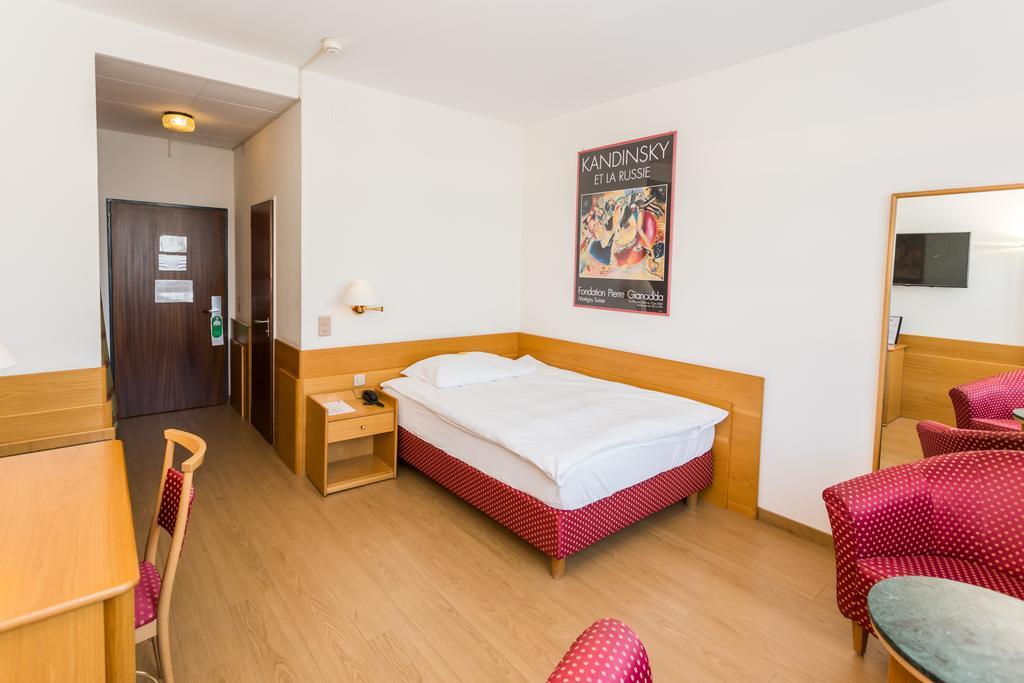 Hotel Du Rhone Sion Oda fotoğraf